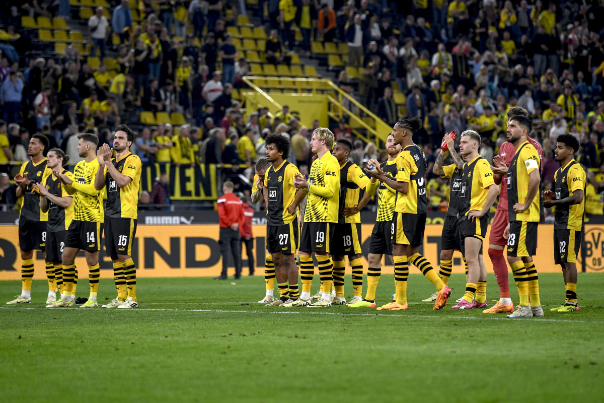 欧洲足球豪门对决，球迷热血沸腾